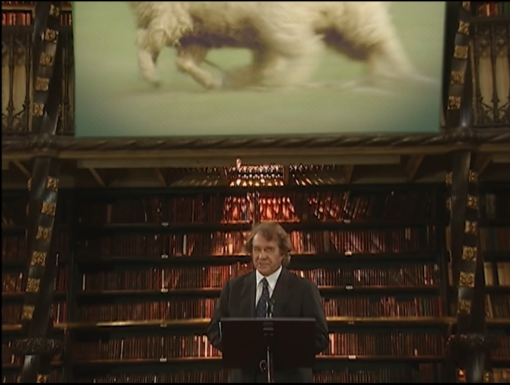 Escenas del Dr. Albieri en la biblioteca